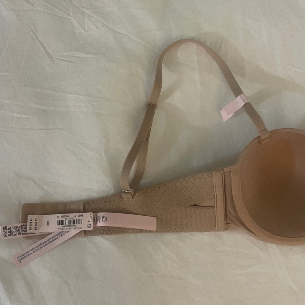 VICTORIA'S SECRET BARE
Lightly Lined Smooth Strapless Bra
Size 32C - Picture 5 of 6